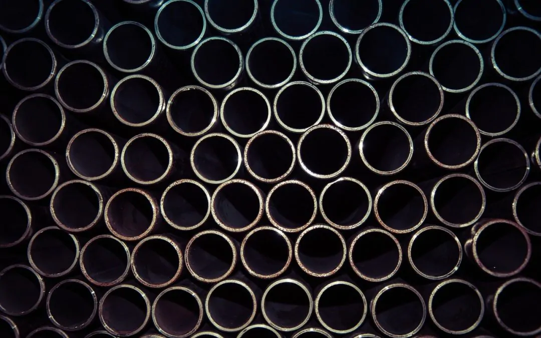 What advantage does seamless steel tube have?